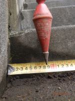 塀の傾き補正工事その２傾きは1.05mの高さで8.5㎝ですから4.5度。1.5度程度でも目視で傾きが分かりますので大変な傾きです。